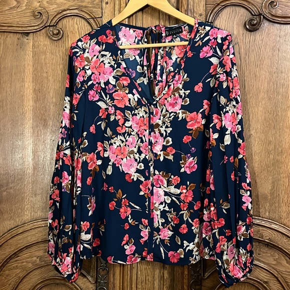 Collection by Bobeau V-Neck Puffed Sleeve Top Floral Keyhole - Picture 1 of 9